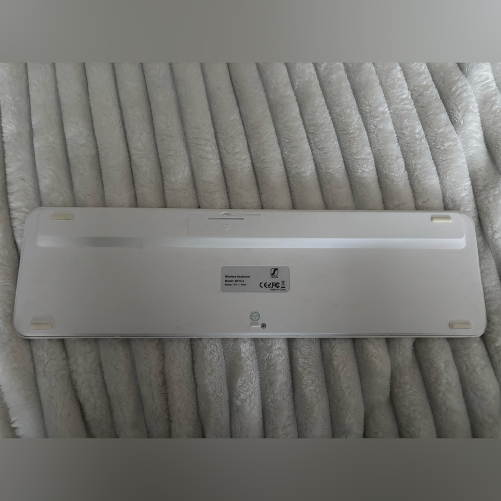 Wireless White Keyboard - Picture 2 of 3